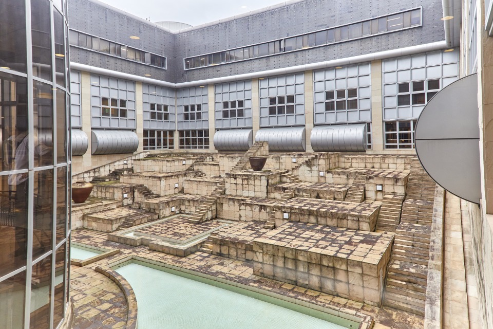 国立民族学博物館