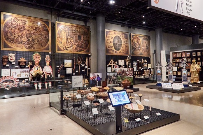 国立民族学博物館