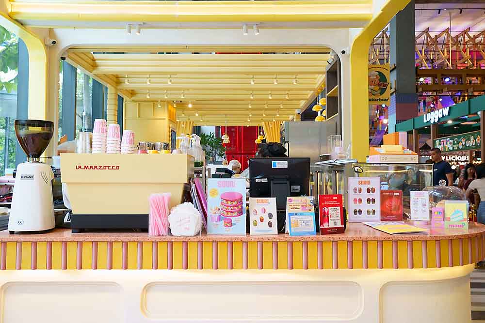 時期によって季節限定フレーバーなども登場。マカロンは単品B100程度