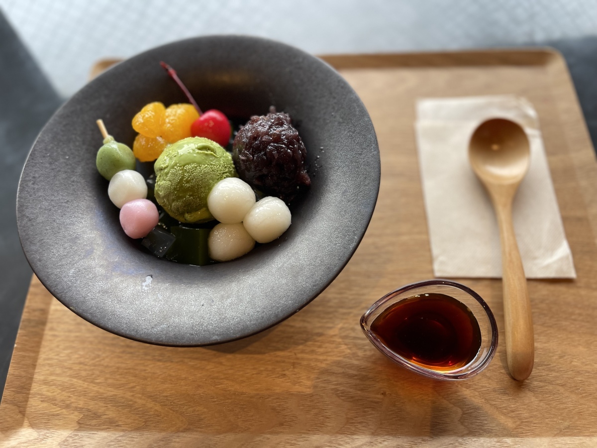 抹茶ゼリーの白玉あんみつ　780円