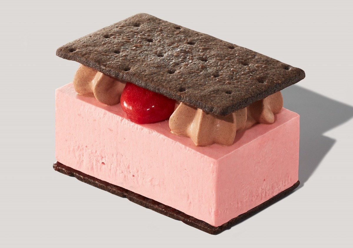 「クッキーサンド ストロベリー&チョコ」580円