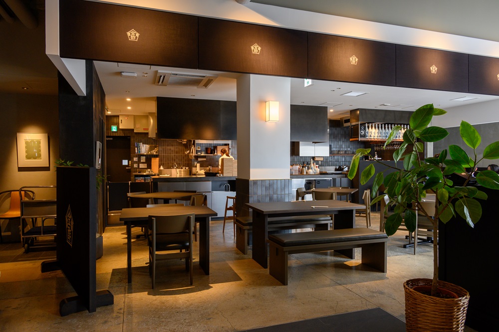 1階と地下1階にある「食処 金沢 酢重」