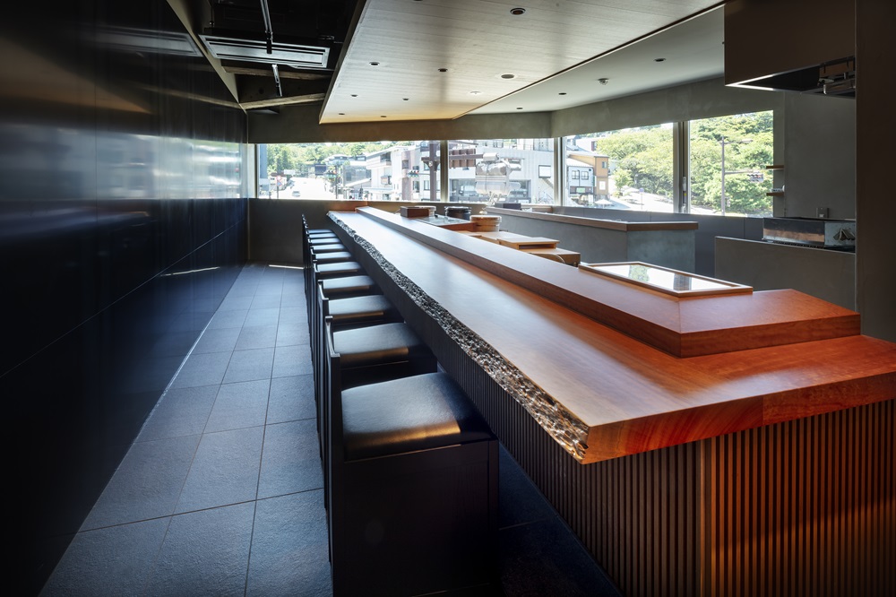 2階に店を構える「金沢 鮨 松の下」（写真提供：HOTEL AO KANAZAWA）