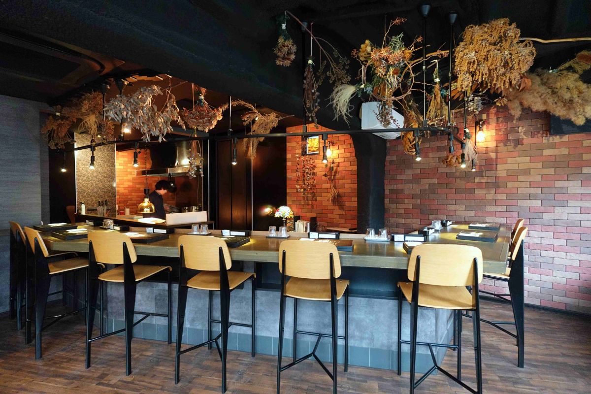 「雨は、やさしく」店内