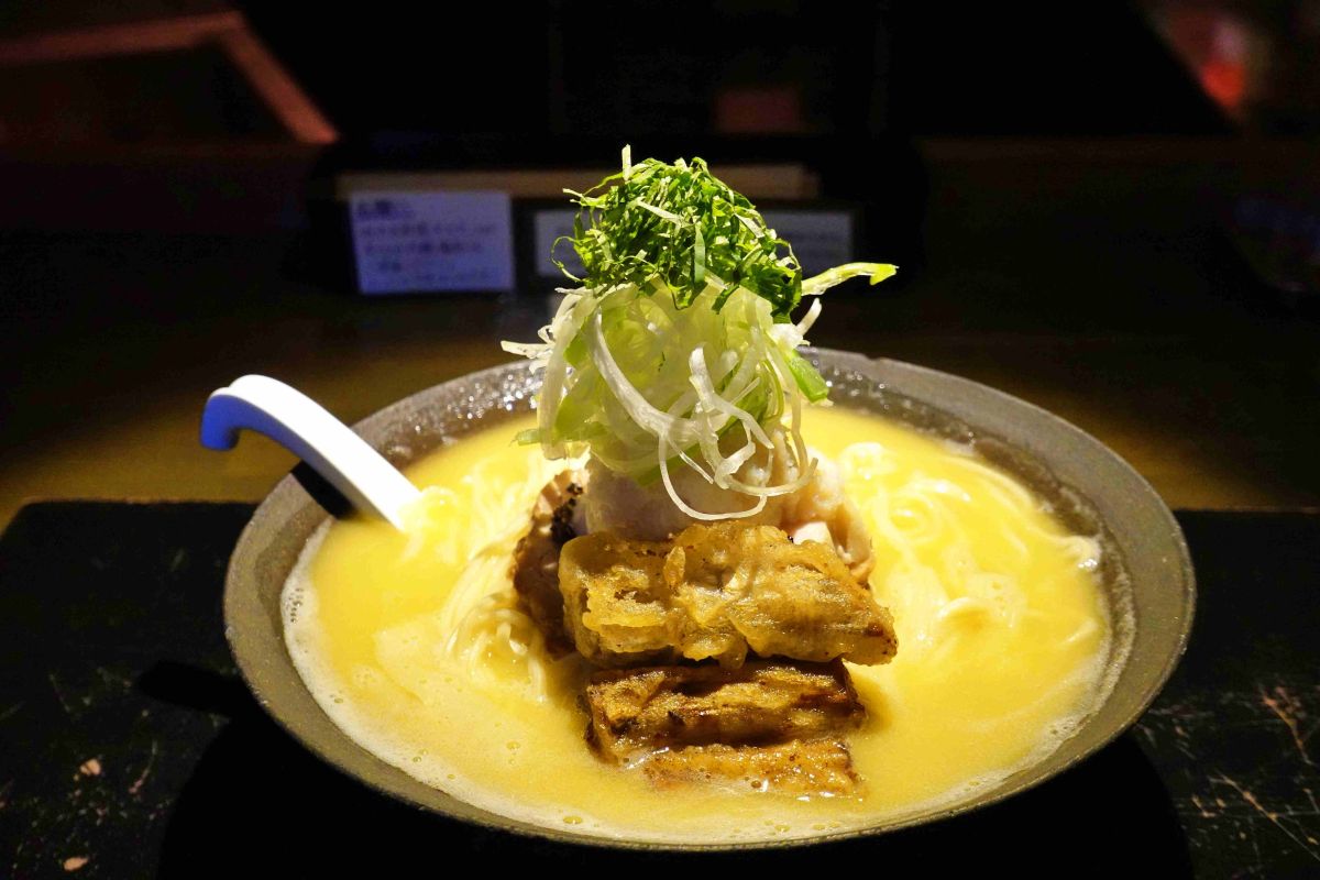  「雨は、やさしく」帆立鶏白湯ら雨ん1200円