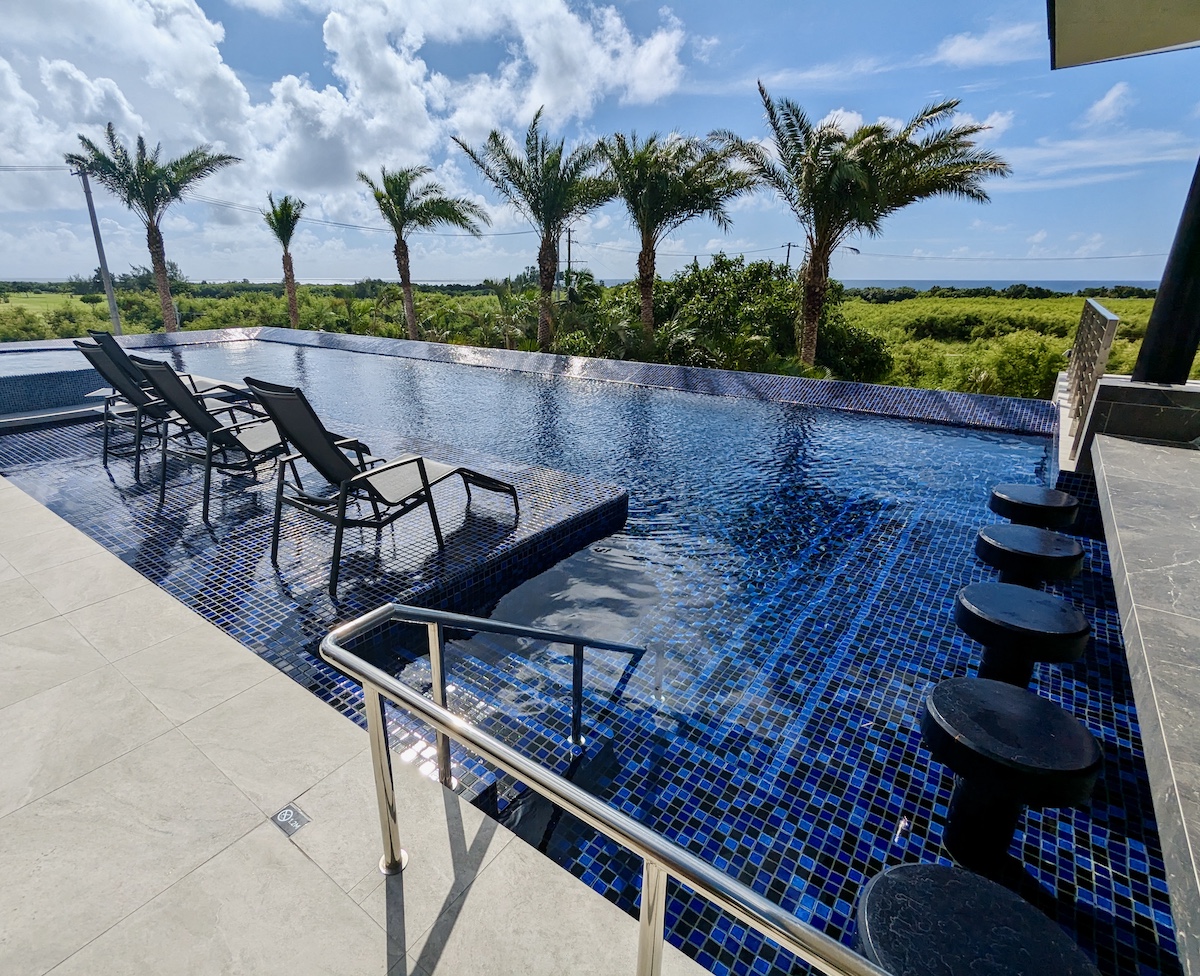 2F「インフィニティープール」