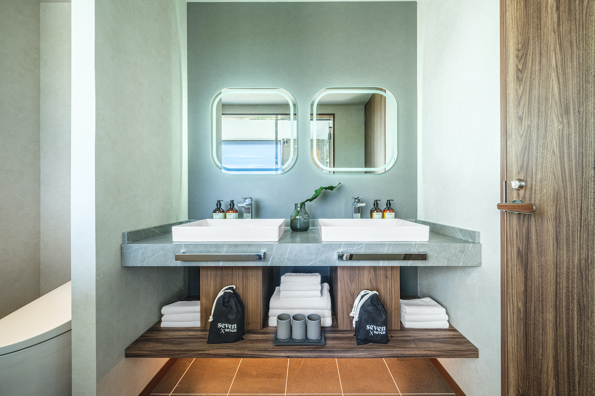 「デラックスバンク with ジャグジー」。大人数に対応し洗面台は2つ設置