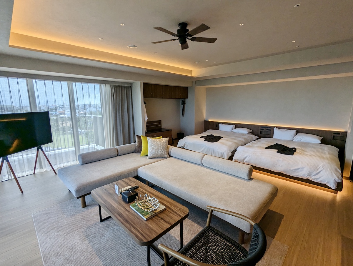 「デラックスツイン」（1泊1室 9万7200円〜／75㎡・定員4名）