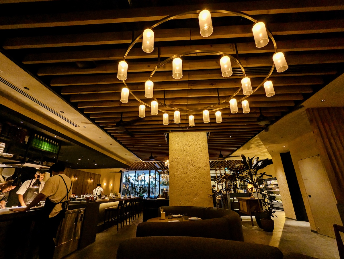 「BATIDA」。オープンキッチンでライブパフォーマンスも