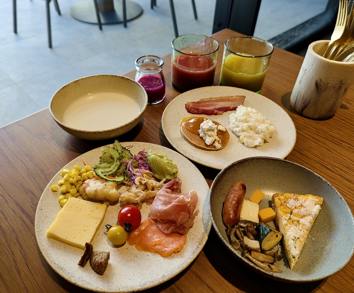 ブッフェスタイルの朝食