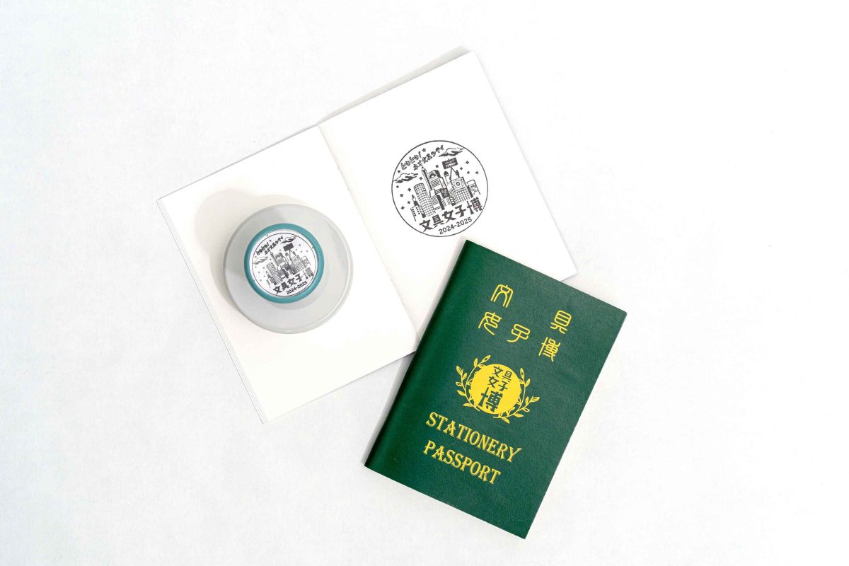 パスポート風ノート　1冊400円（事務局にて販売/現金のみ）