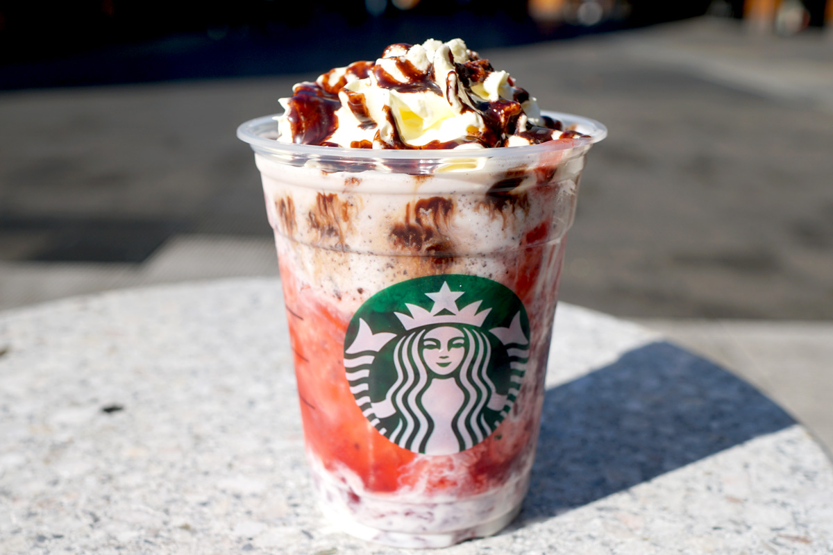「メリーベリー ストロベリー フラペチーノ®」