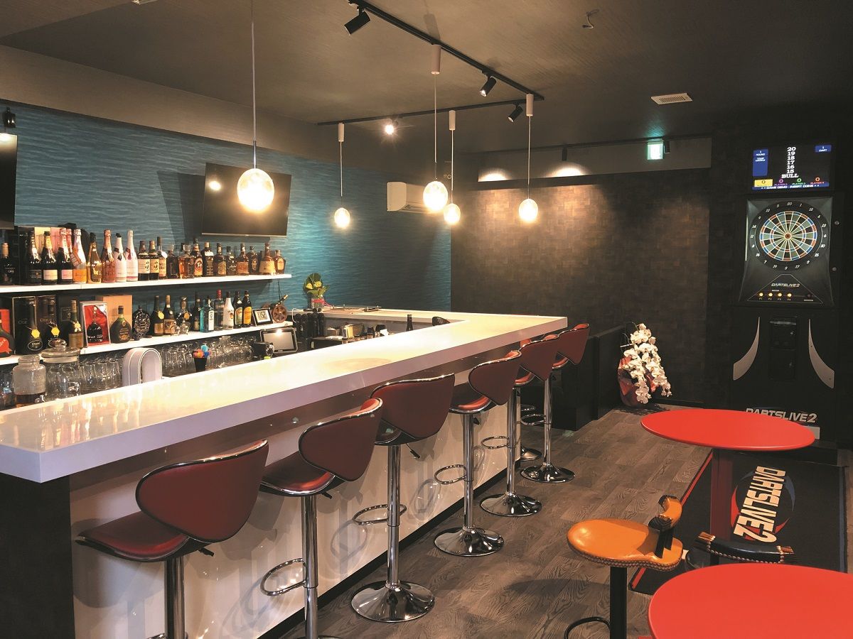 カラオケは無料。ダーツは1ゲーム100円