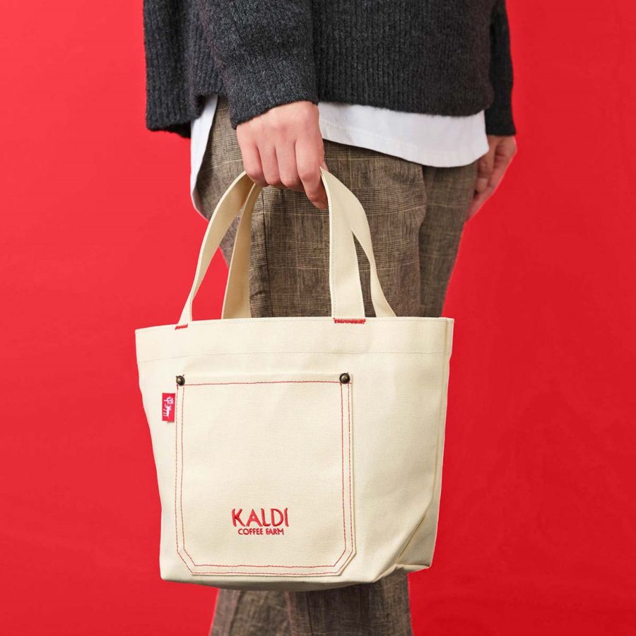 コーヒー福袋豪華セット バッグを持ったイメージ