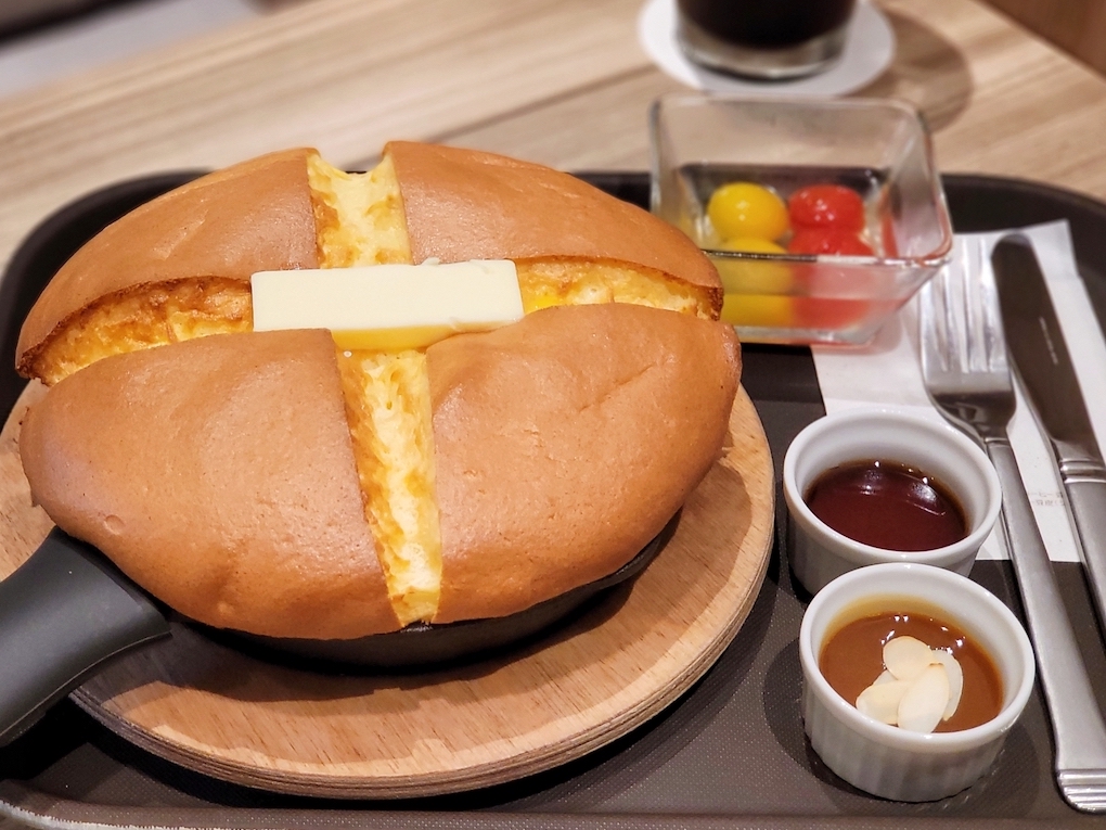 「ふわふわカステラPANケーキ」1200円（ドリンクセットは1580円）