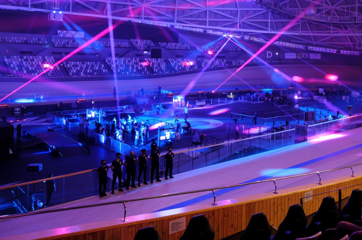 レーザーを駆使した選手紹介