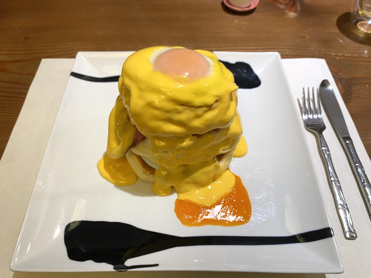 「ベーコンと目玉焼き」2200円