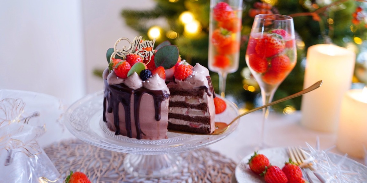 赤いイチゴとチョコレートのクリスマスケーキ【kyoko_plusのレシピ＆テーブルコーデvol.74】
