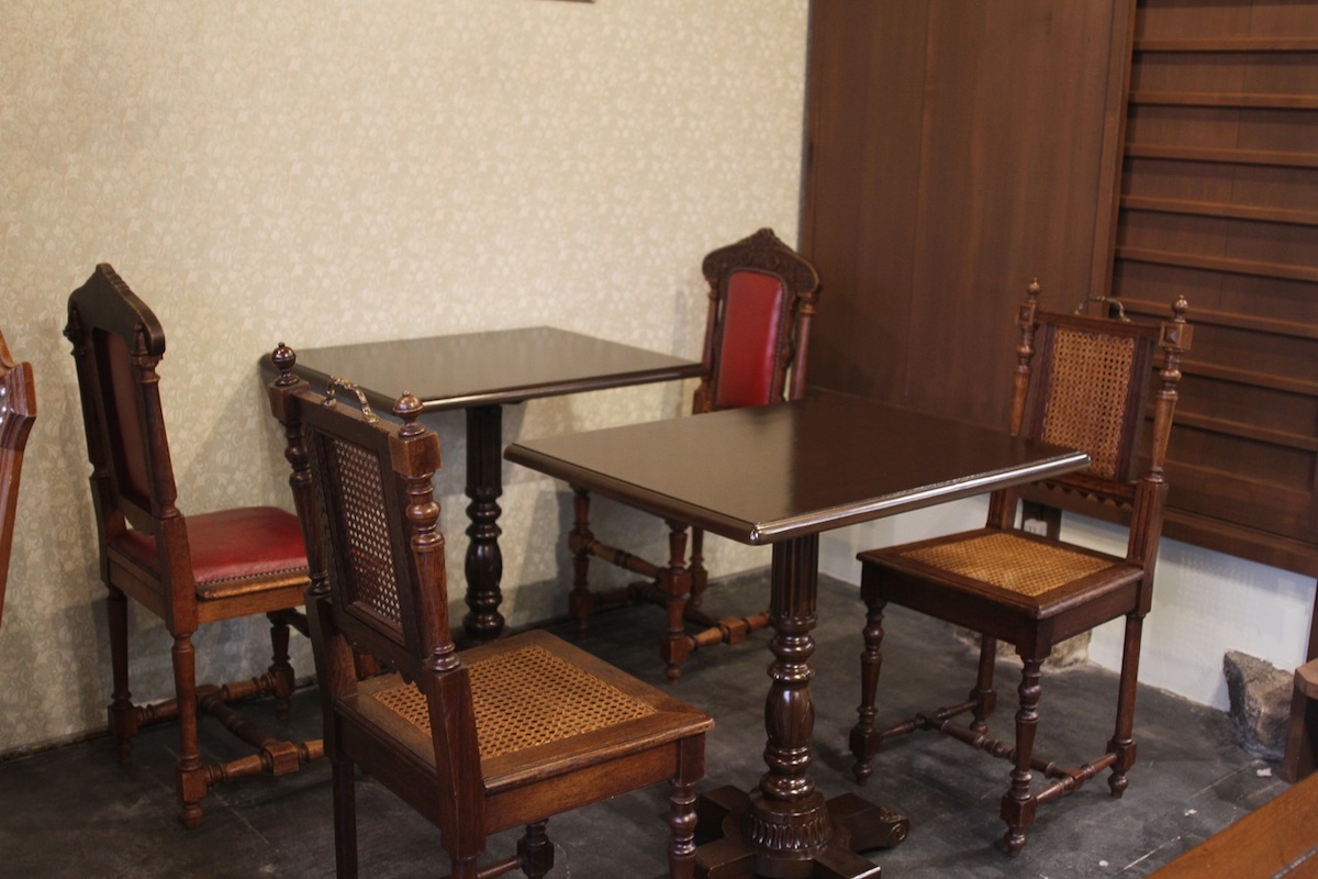 テーブル席は12席