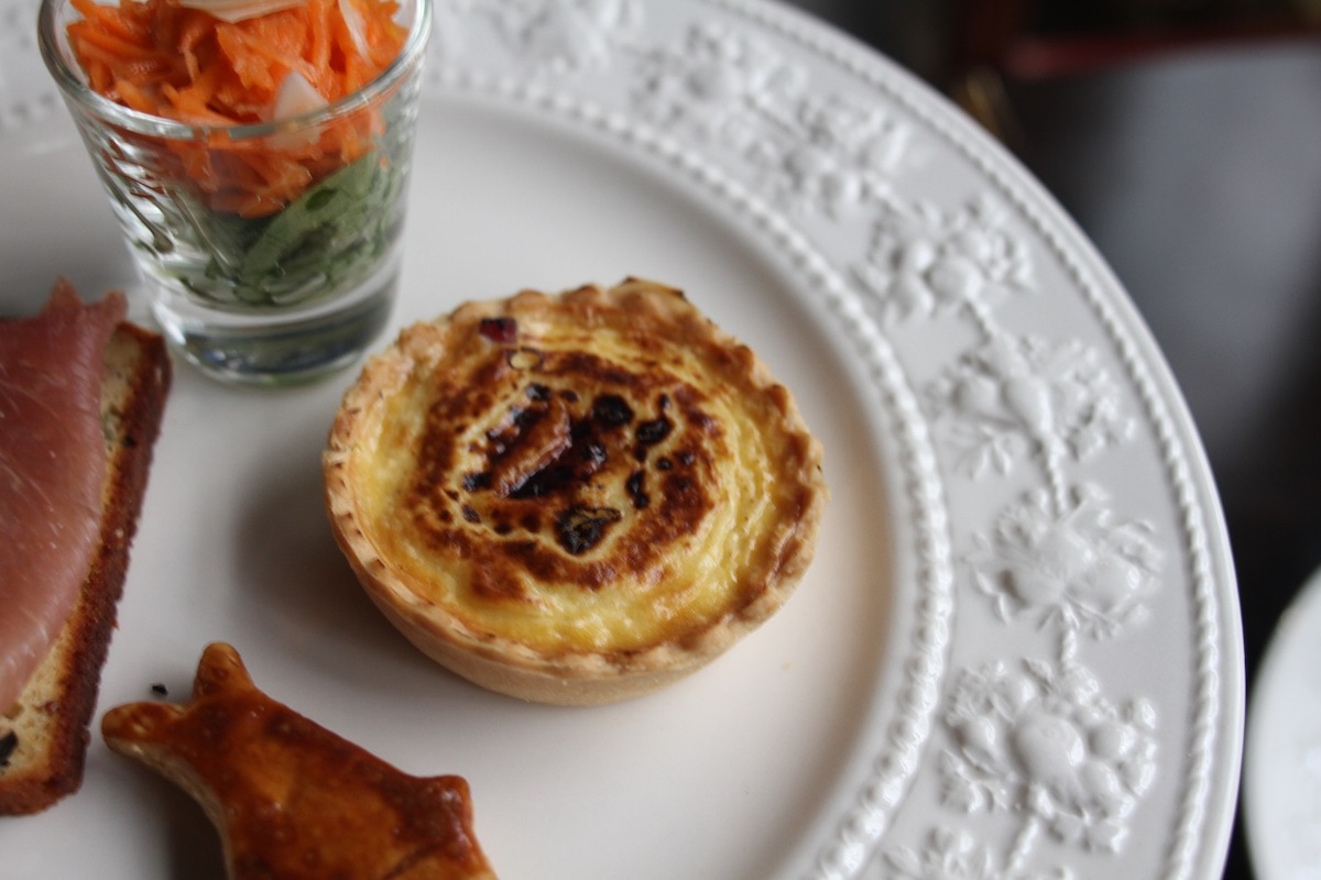 奈良の玉ねぎやきのこを使ったキッシュ