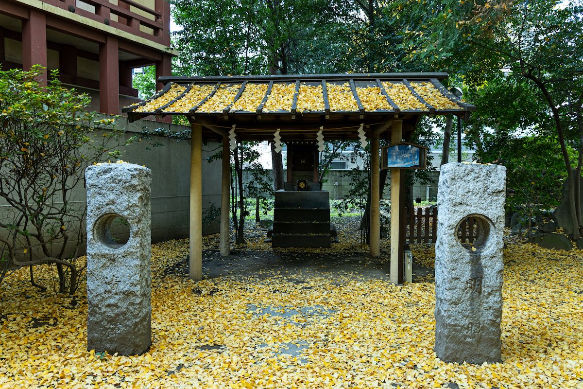 手水舎で心身を清めたら、本殿のへ行く前に、まずは境内の「祓戸神社」で穢れを祓おう