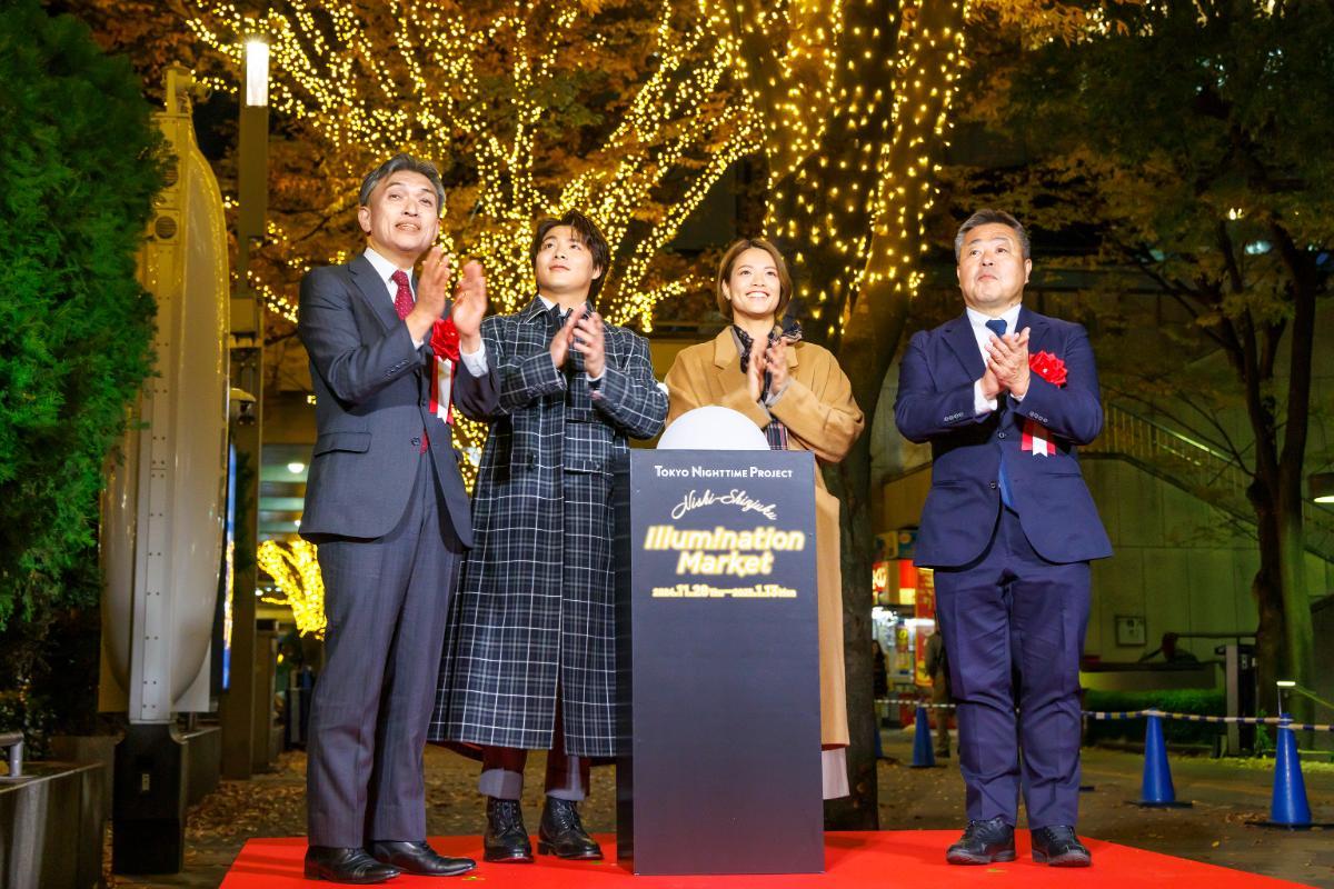 左から新宿副都心エリア環境改善委員会副理事長 佐藤伸朗氏、阿部一二三選手、詩選手、新宿観光振興協会専務理事 島田治氏