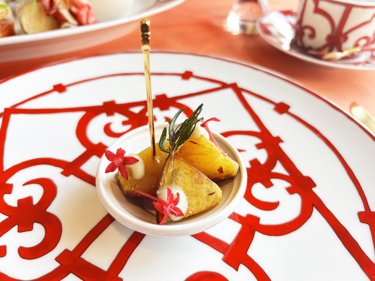 「サツマイモコンフィ　ゴルゴンゾーラムース添え」 