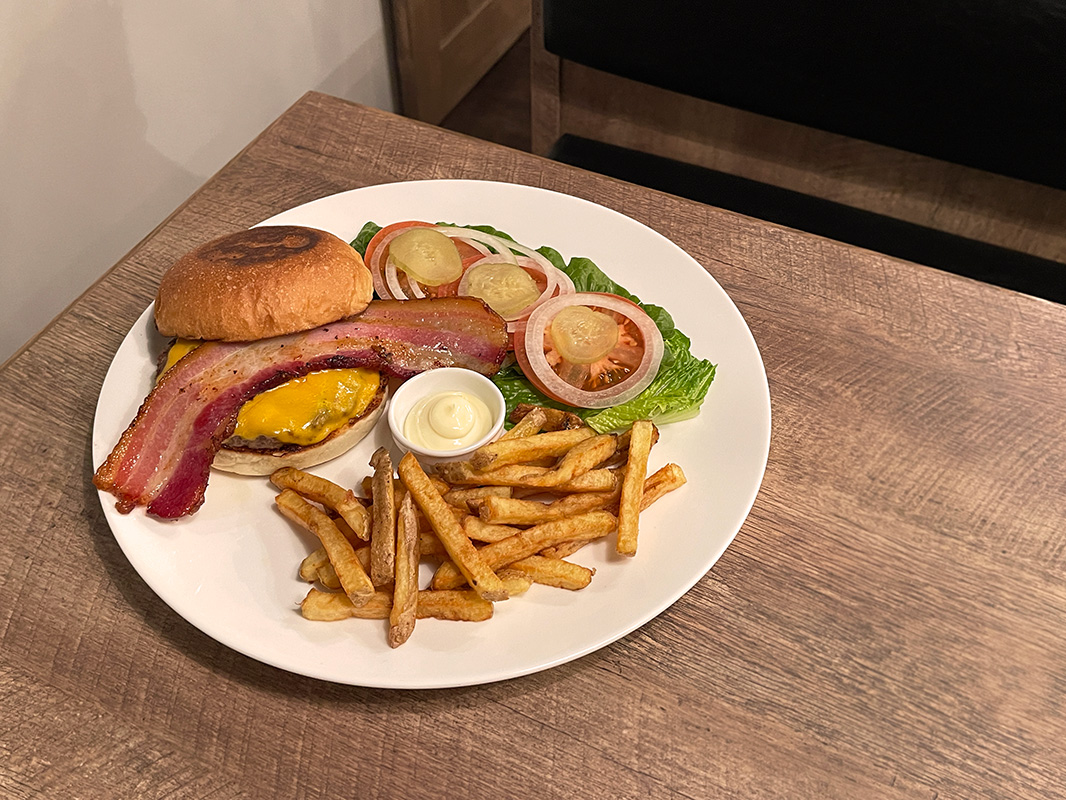 「ベーコンチーズバーガー」2541円