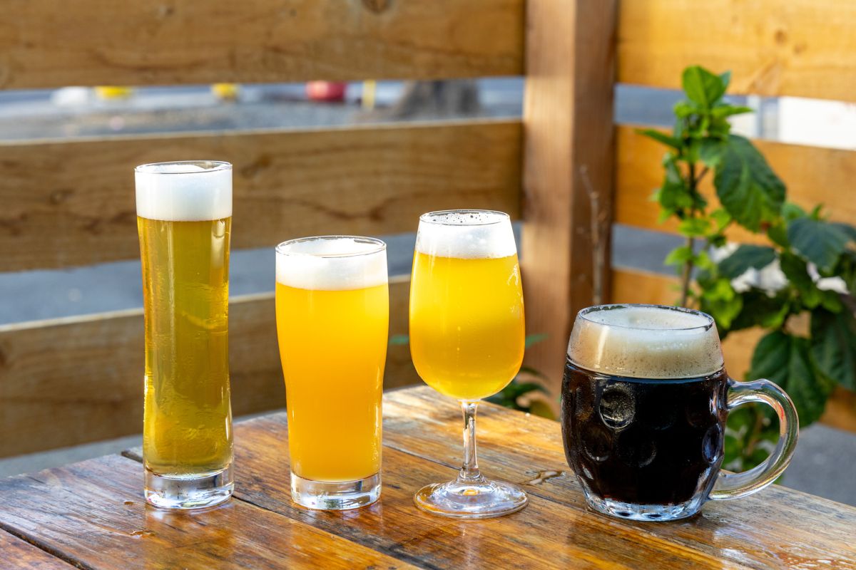 左から「ジャーマン・ピルスナー、ローカルレジェンド・ヘイジー、パイナップルライム・サワー、シュヴァルツ・ダークラガー」 各$8