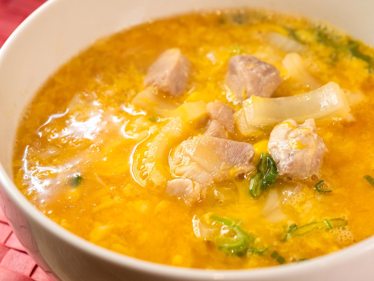 「だし親子丼」 1000円　※自家製大根漬け付き