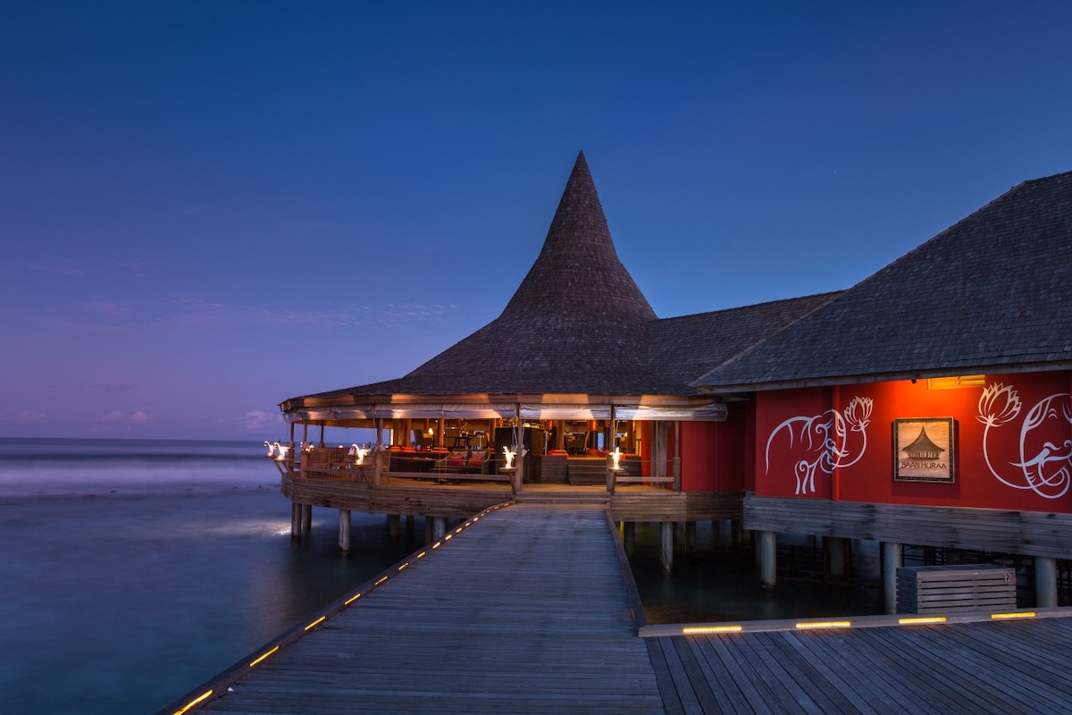 レストラン「Baan Huraa」外観/©︎Anantara Veli Maldives Resort