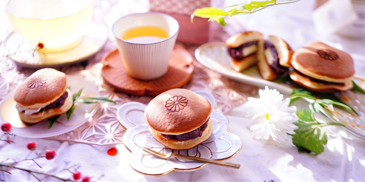 甘さひかえめ♪ 自家製あんこでかわいいミニどら焼き【kyoko_plusのレシピ＆テーブルコーデvol.75】