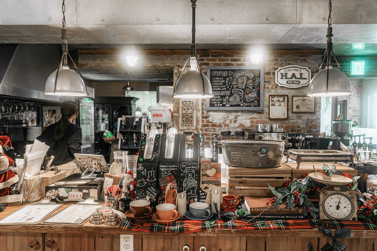 NYのデリっぽい雰囲気も感じるオーダーカウンター。