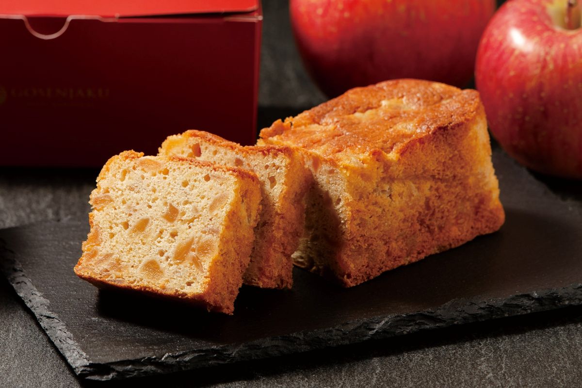 「信州りんごのパウンドケーキ」※写真はカット350円、ハーフ2000円