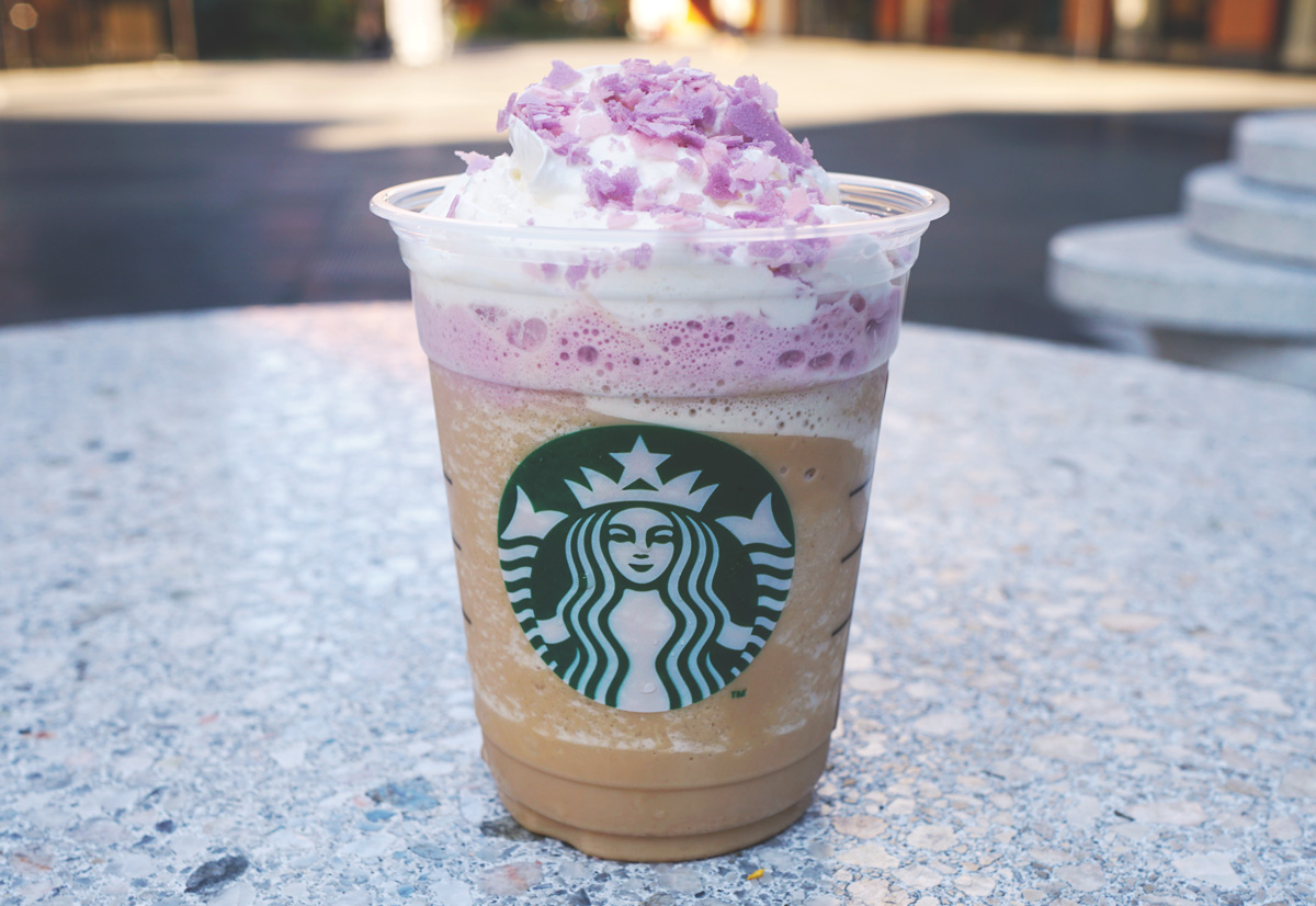 「ロイヤル アール グレイ ブーケ フラペチーノ®」 690円（店内利用）、678円（持ち帰り）Tallサイズのみ 「ロイヤル アール グレイ ブーケ フラペチーノ®」Tallサイズのみ 678円（持ち帰り）、690円（店内利用）