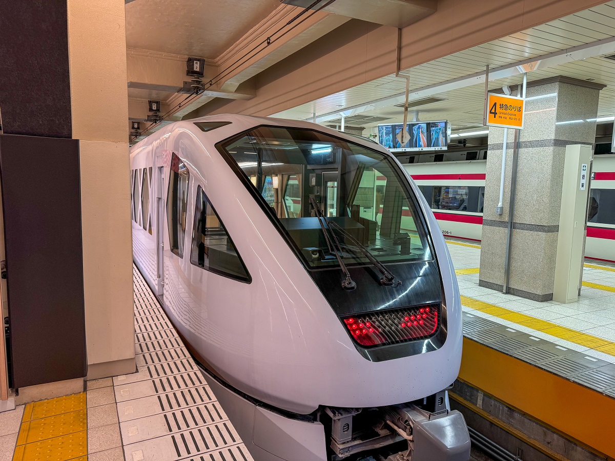 新型特急スペーシアXで鬼怒川へ！ 豪華列車の“おひとりさま席”の