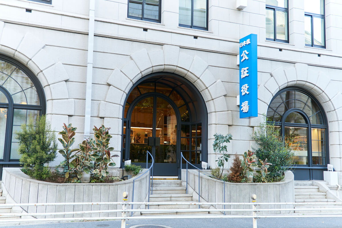 「日証館」1階にオープンした、「nib/LAURASIA」の外観