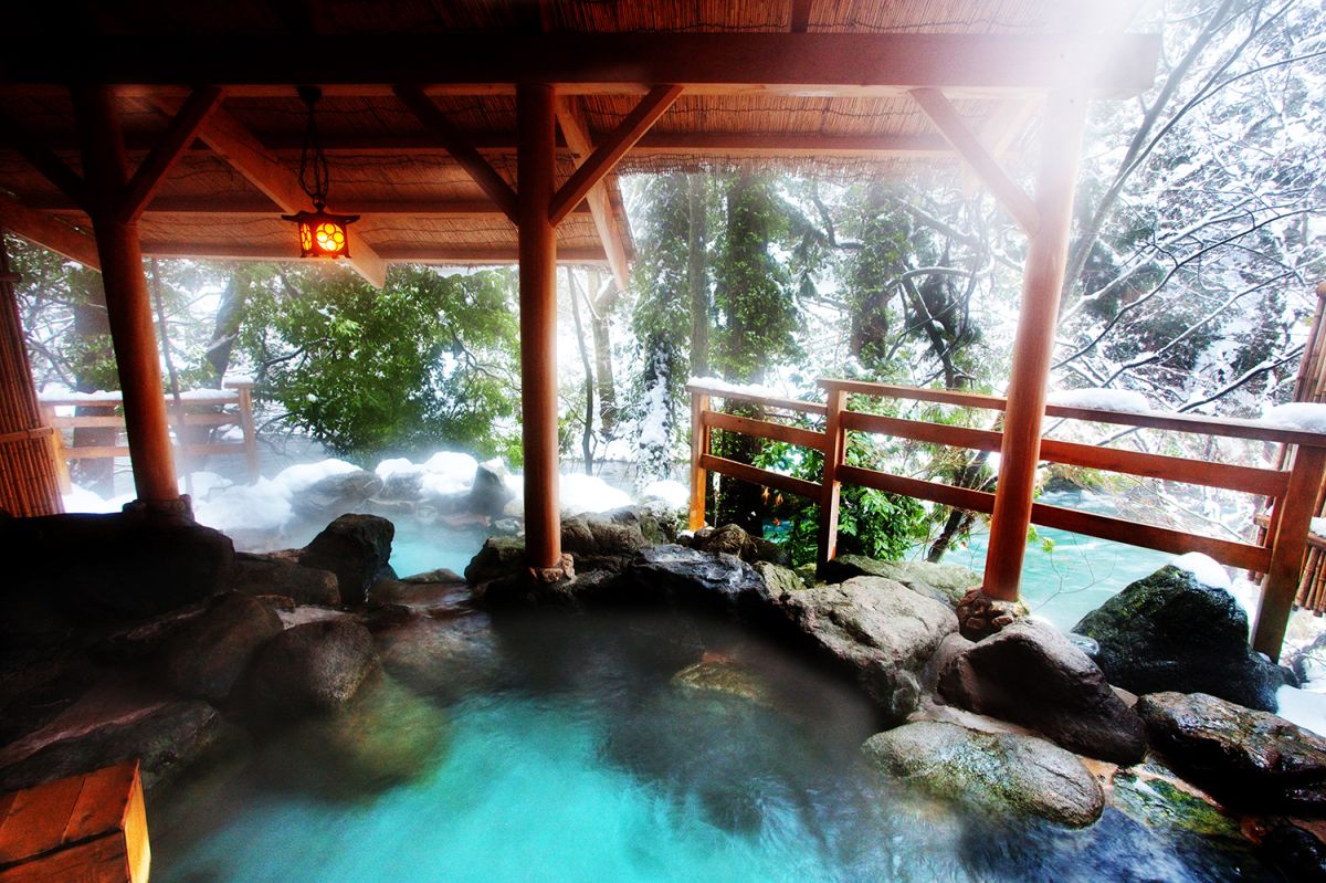 「かがり吉祥亭」の温泉大浴場（白鳥の湯）（写真提供：吉祥やまなか）