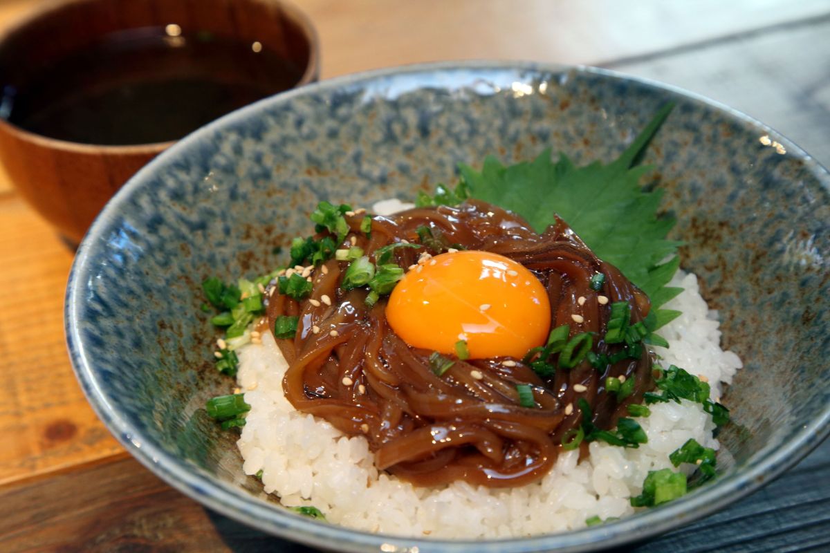 島根県海士町 寒シマメの肝醤油漬け丼1350円