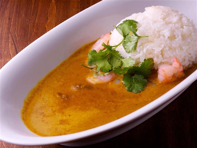 「小海老のココナッツカレー」1210円 ※ランチタイム価格となります。