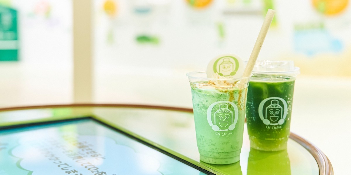 左から「飲む抹茶わらびもち」800円、「茶ポンス」650円