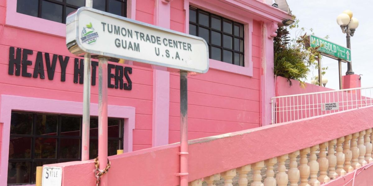 グアム　タモントレードセンター　ピンク