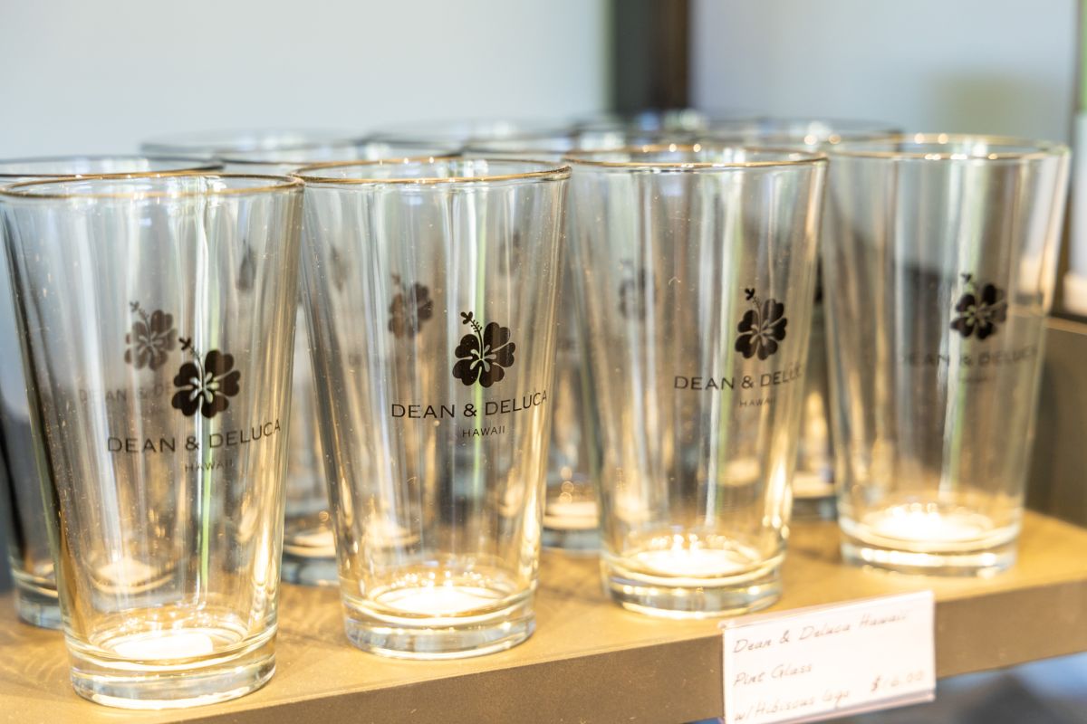 「パイントグラス」各$16