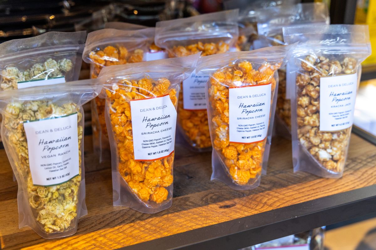 「ハワイアン・ポップコーン」各$5