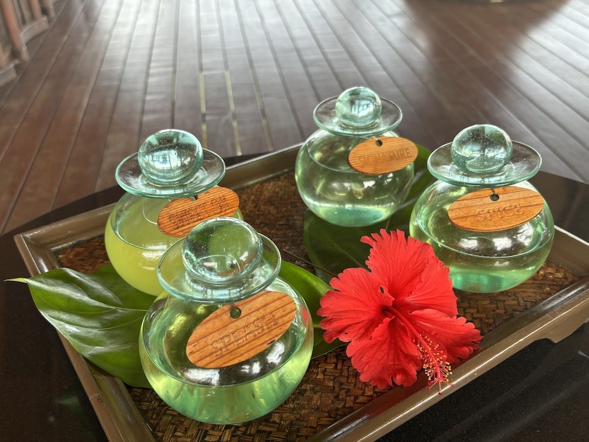 （右奥から時計周りに）シグネチャー、スパイス、スプラッシュ、スウィートオイル