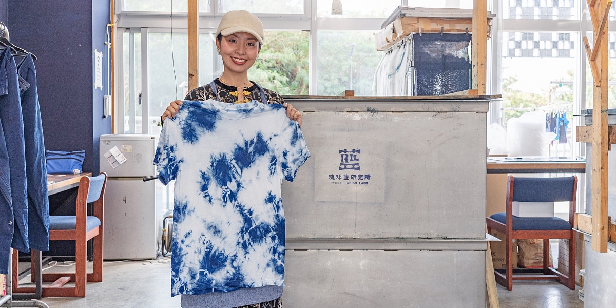 【沖縄】自分好みにTシャツを染める琉球藍染体験に初チャレンジ!