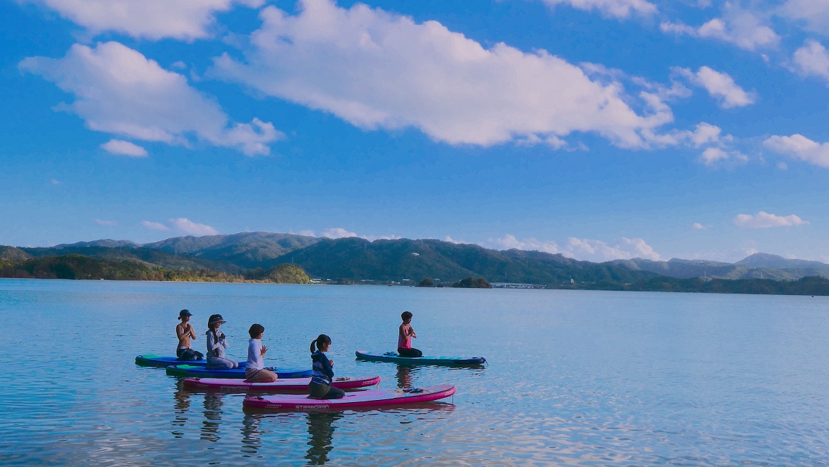 体感が耐えられるOCEAN SUP YOGA（画像提供：Calmly Okinawa）