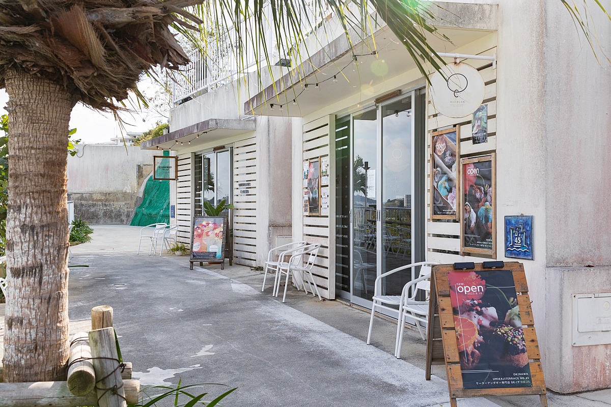 瀬長島ウミカジテラス内にお店を構えるサーターアンダギー専門店