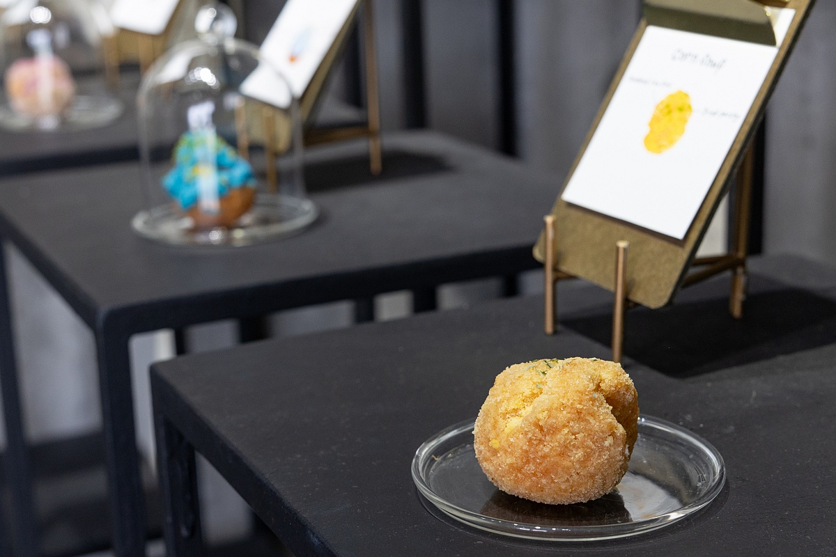 コーンポタージュパウダーをたっぷりとまぶしたコンポタ