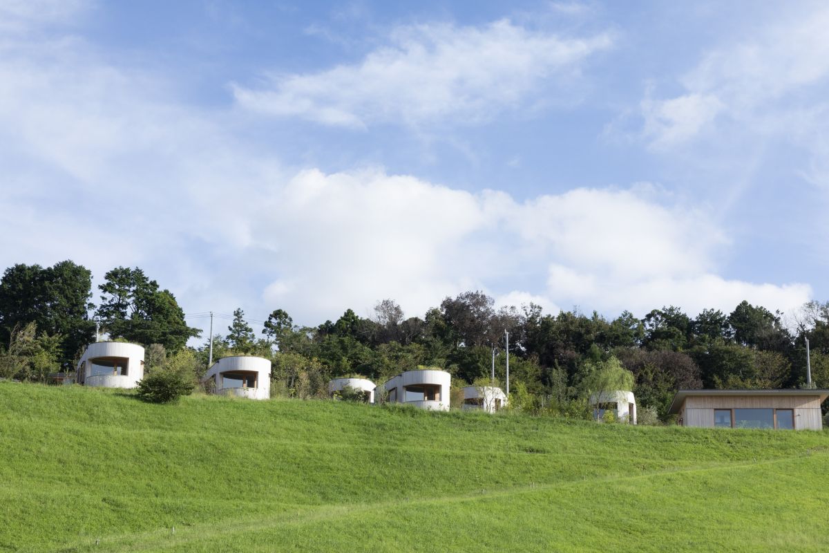 高台に位置する宿泊施設「cocoon」